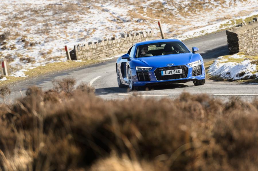  Audi R8 V10 RWS 2018 года  (UK) (фото 8 из 40)